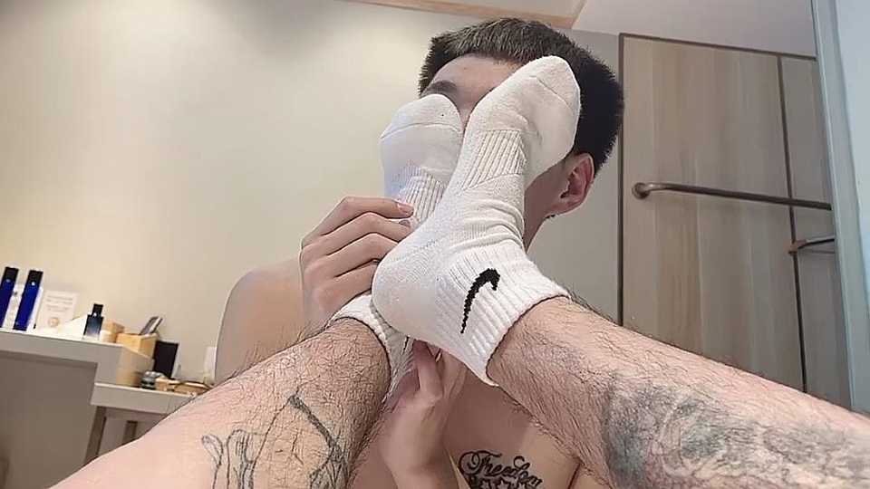 极品白袜萌帅被身材不错的小哥哥用力操3